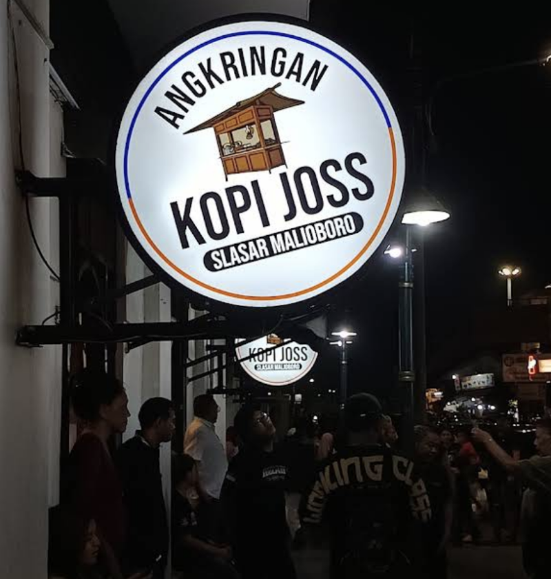 Angkringan Kopi Jos Lik Man Selasar Malioboro