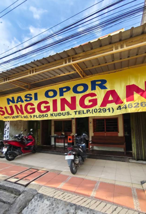 Nasi Opor Sunggingan Kudus
